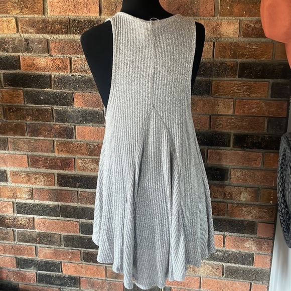 Gray Knit Tank Sweater by PPLA - Picture 3 of 5